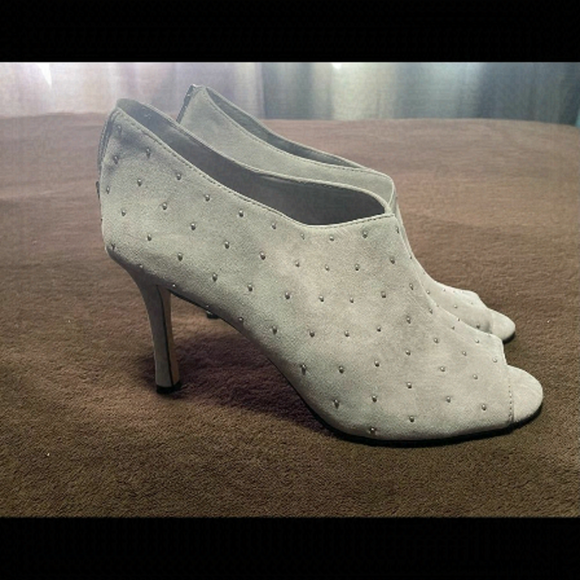 LORD & Taylor grey Genevive peep toe ankle booties size 7 M like new - Picture 2 of 11